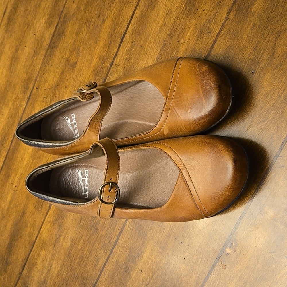 EUC Dansko Mary Janes